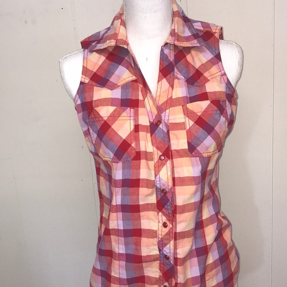 Women’s button down shirt Bit and brittle small